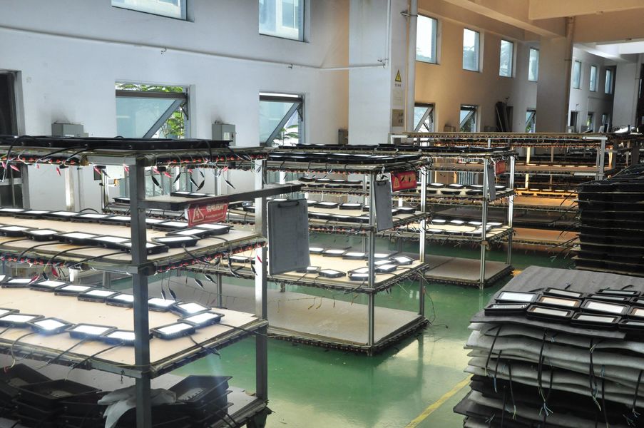 Shenzhen Snetop Technology Co., Ltd ligne de production du fabricant